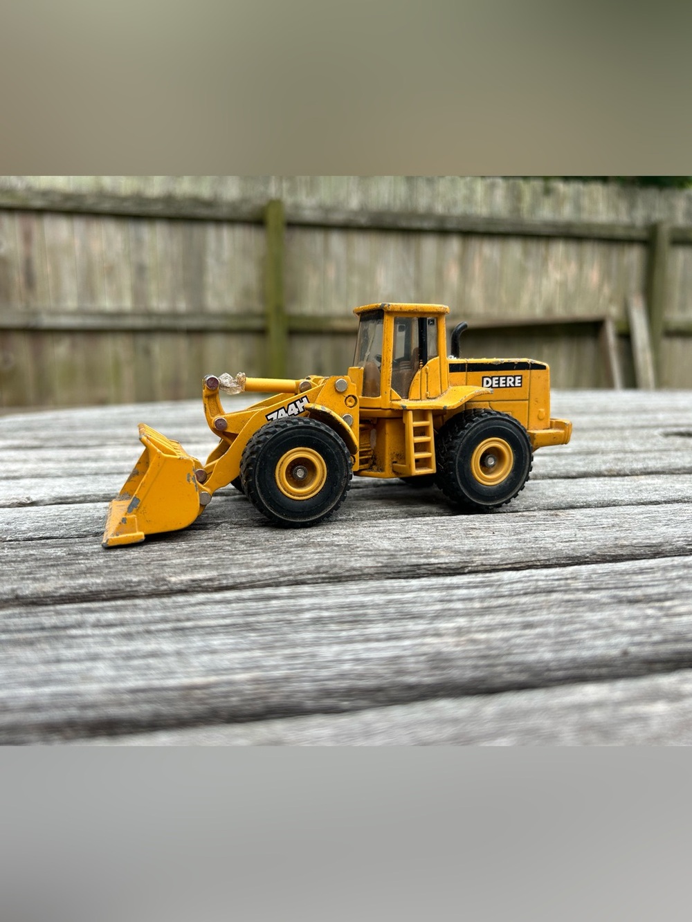 Vintage ERTL Ertl John Deere 744H Wheel Loader 1:50 Diecast Model 2000
